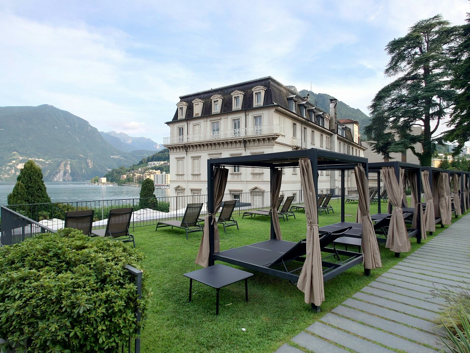 Grandhotel an einem See